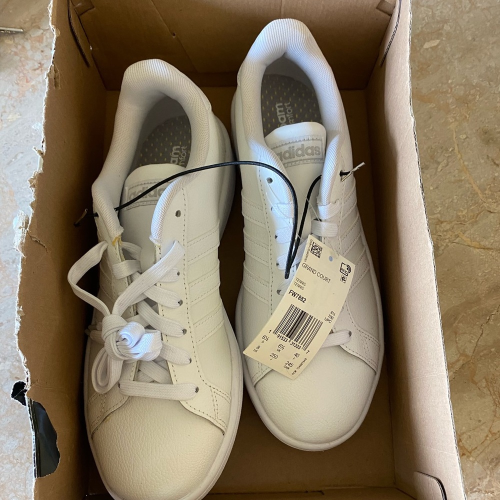 Adidas Grand Court band new size 8 women’s